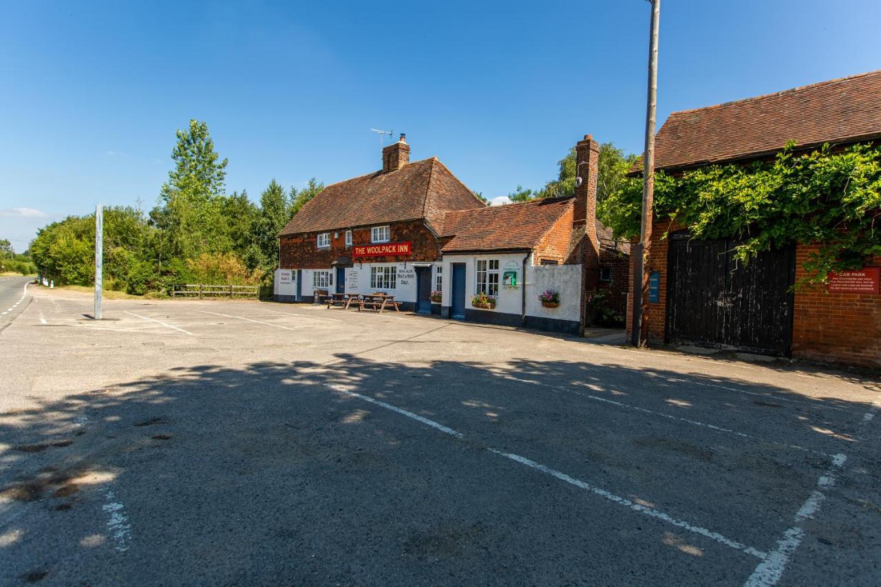 ホテル The Woolpack Glamping メードストン エクステリア 写真