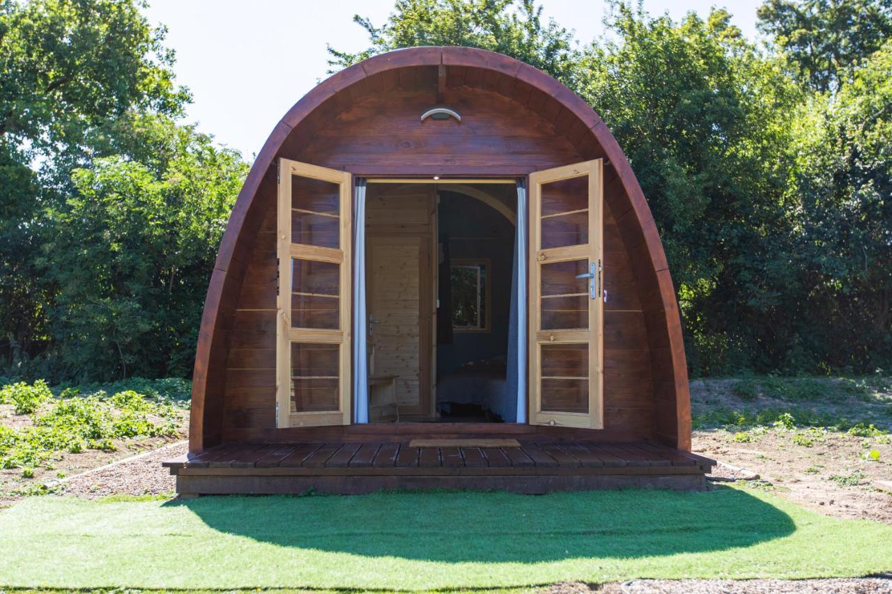 ホテル The Woolpack Glamping メードストン エクステリア 写真